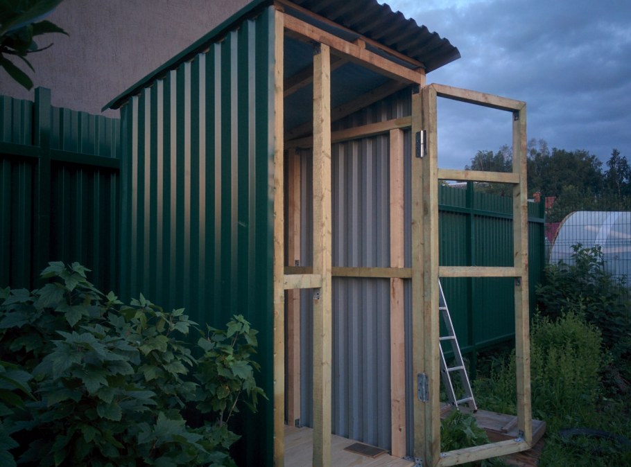 Каркас сарая с туалетом