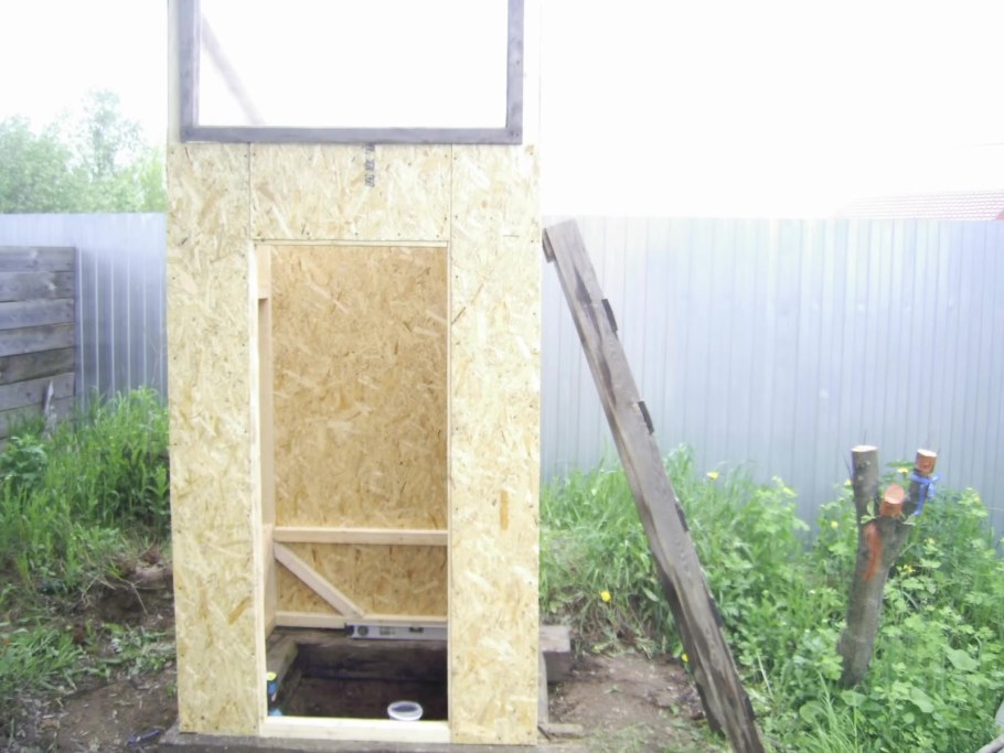 Деревянный туалет скворечник