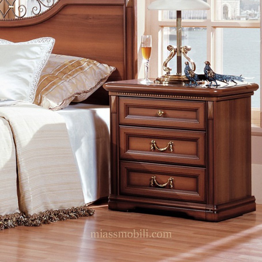 Спальня классика мобили с мягкой спинкой