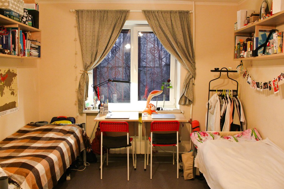 Студенты в общежитии