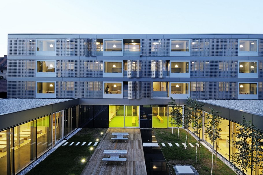 Комната в общежитии университета