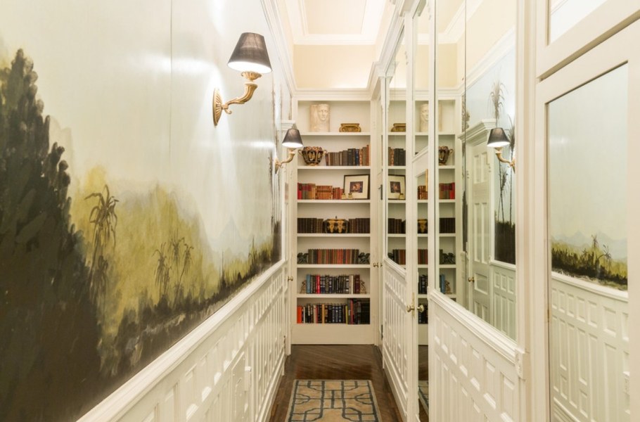 Фотообои для маленькой прихожей