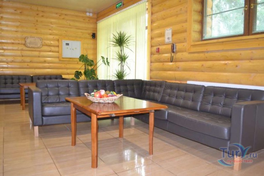 Диван из дерева