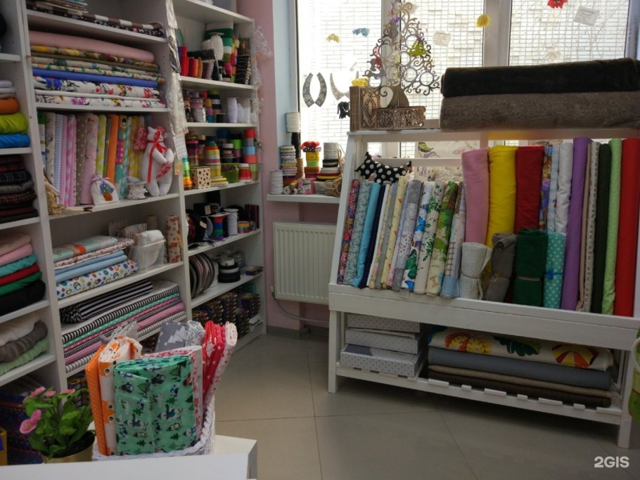 Стеллажи для магазина тканей и фурнитуры