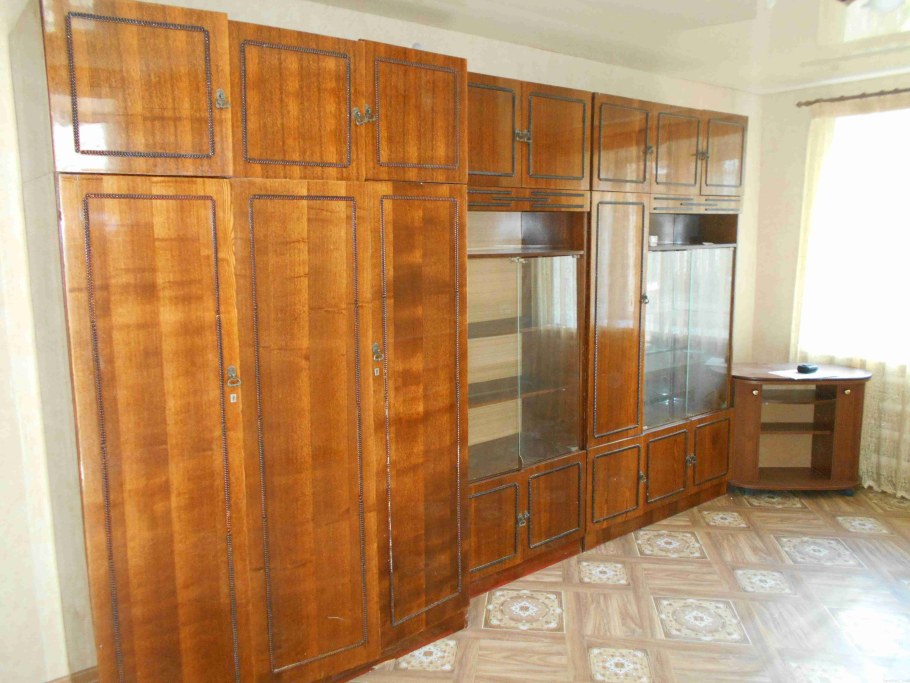 Старая мебельная стенка