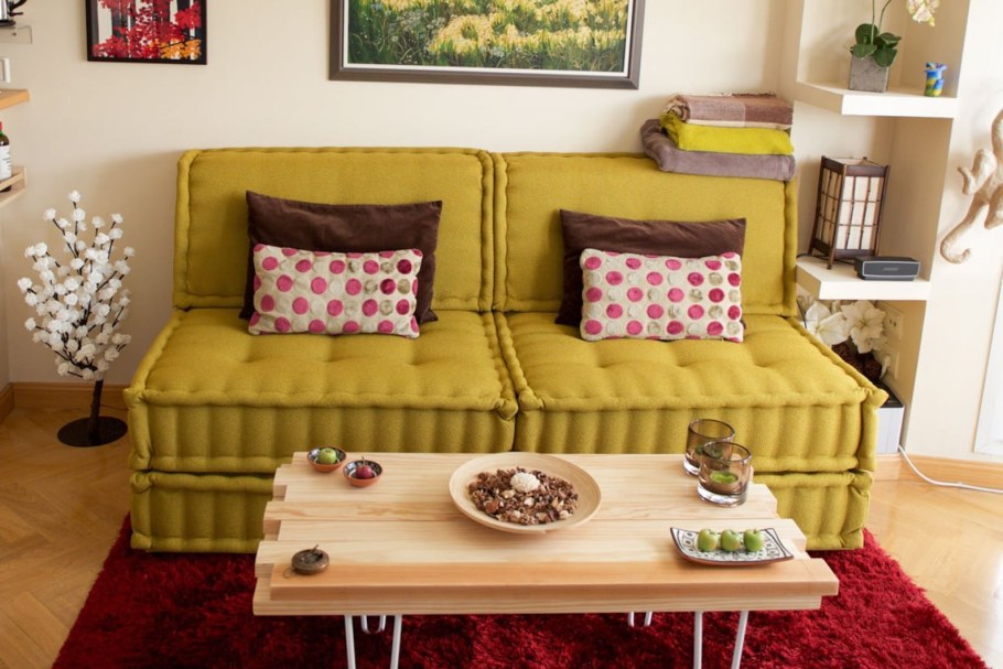 Диван из подушек-модулей