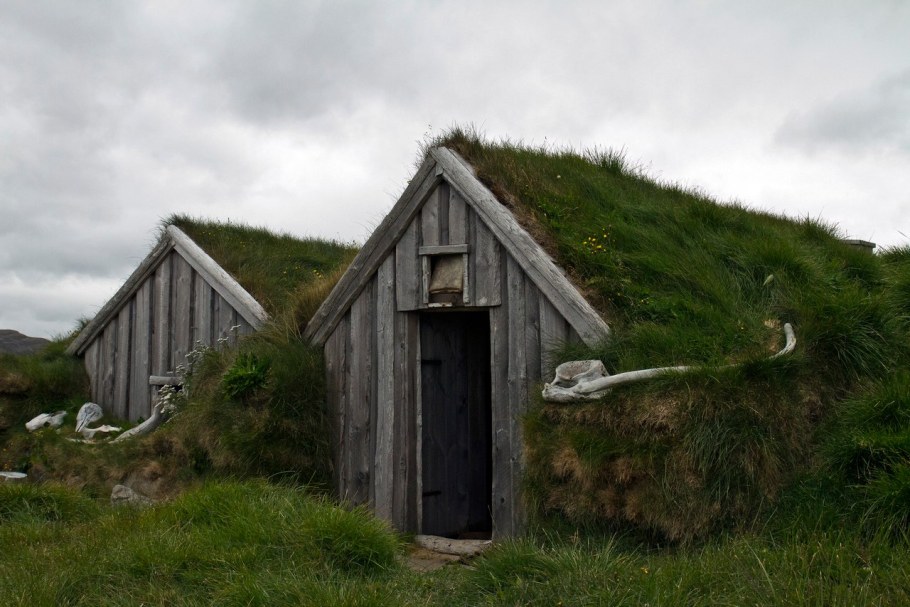 Дерновые землянки в Исландии