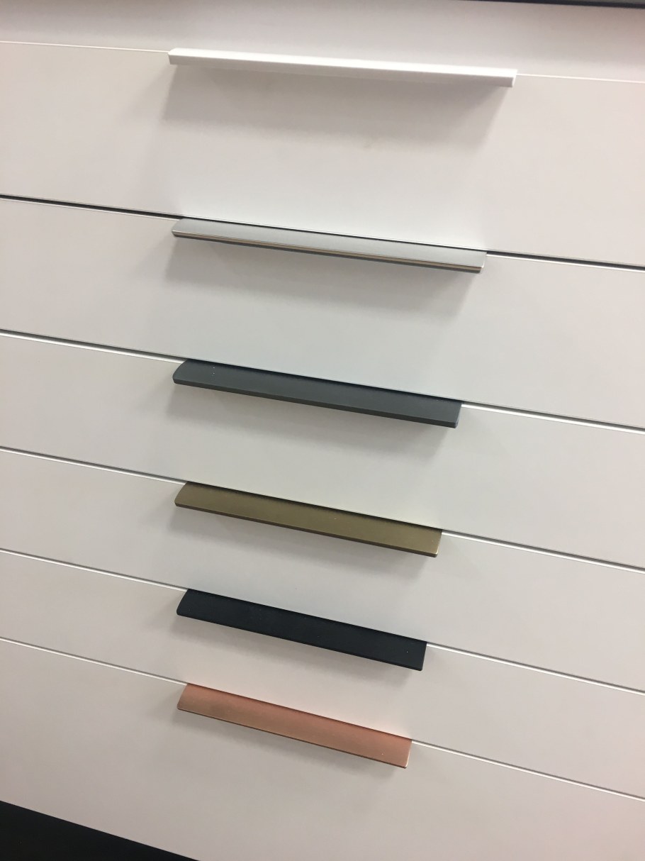 Торцевые ручки для фасадов