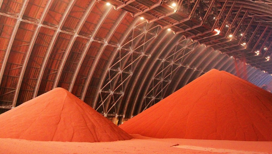 Купольное здание из цемента