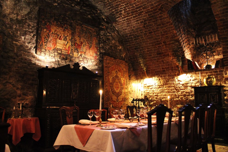 Кафе в средневековом стиле