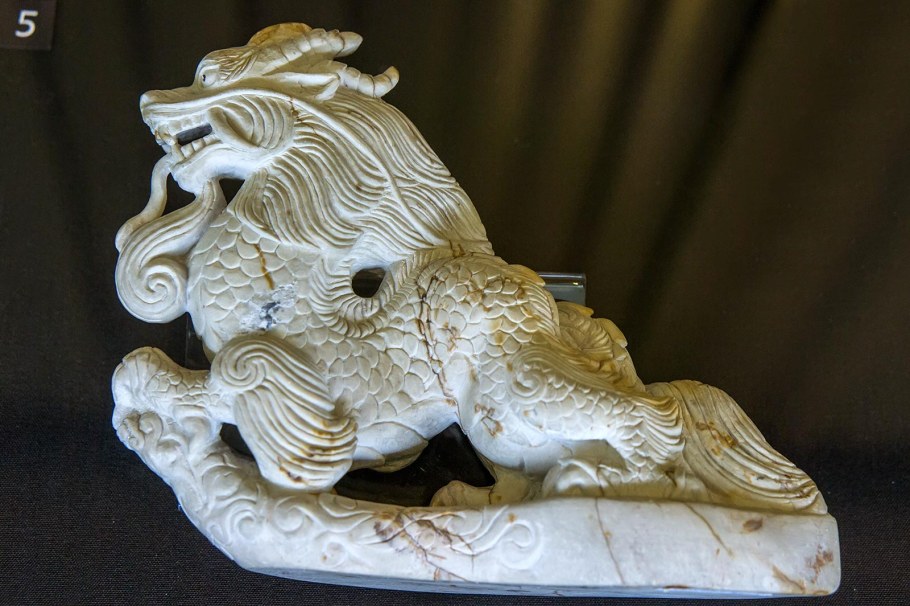 Резьба по камню агальматолиту Тыва