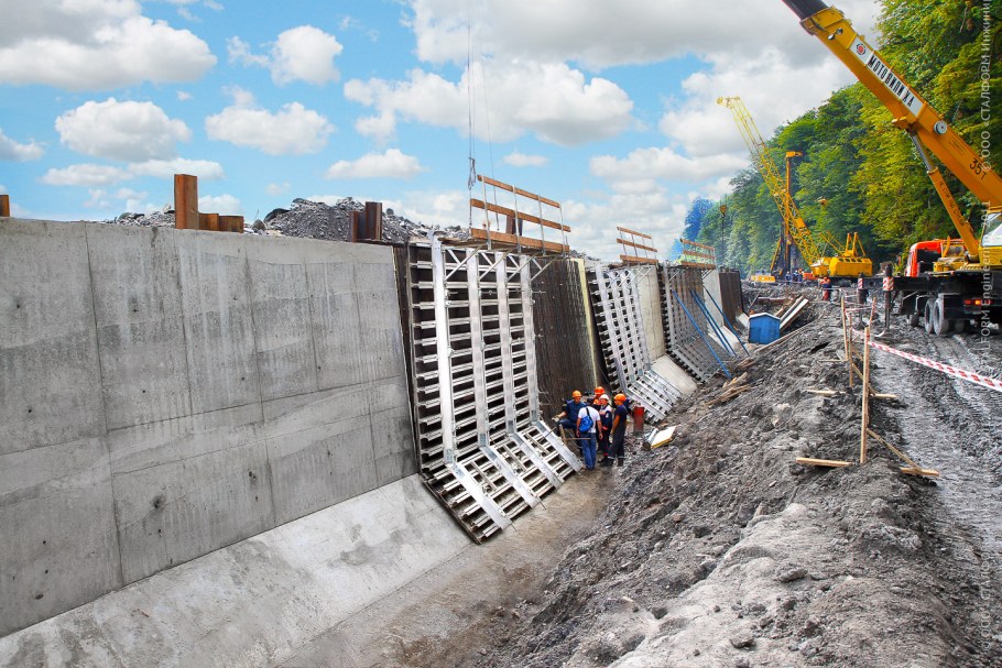 Противооползневые подпорные стены
