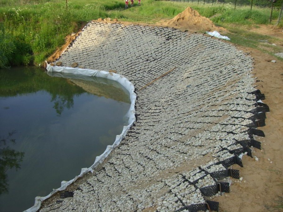 Берегоукрепление матрацами Рено