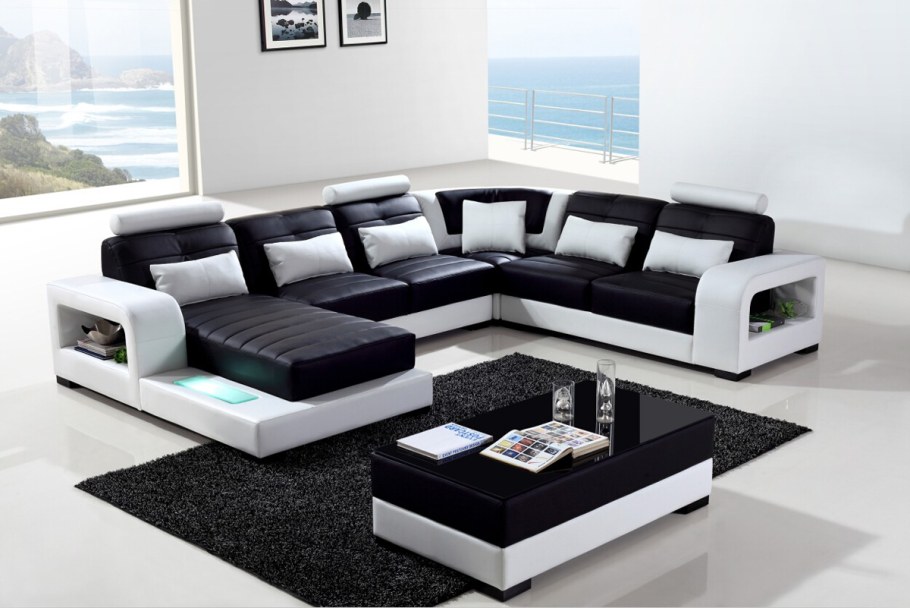 Красивый красный диван