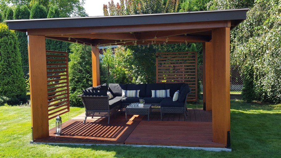 Беседка с панорамными окнами