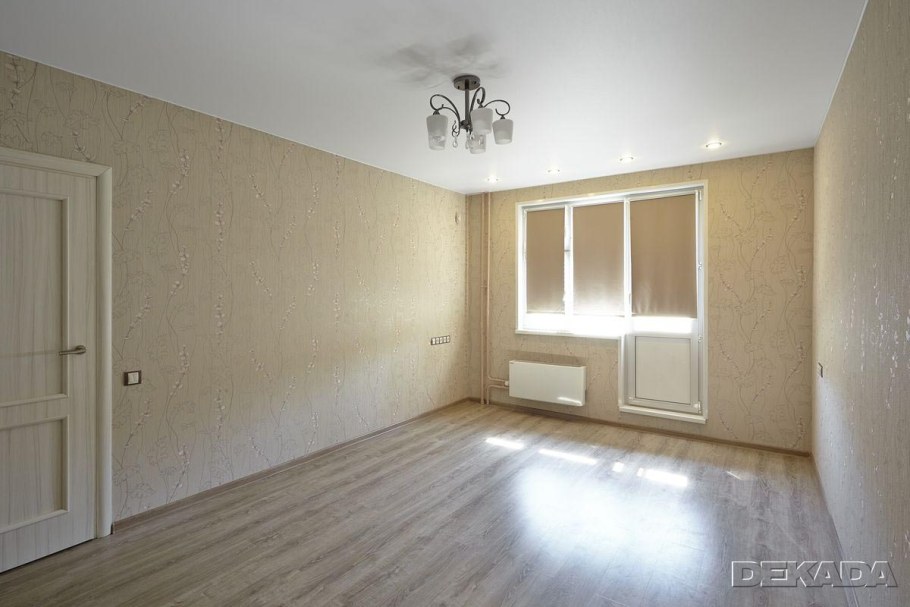 Комната в светлых тонах без мебели