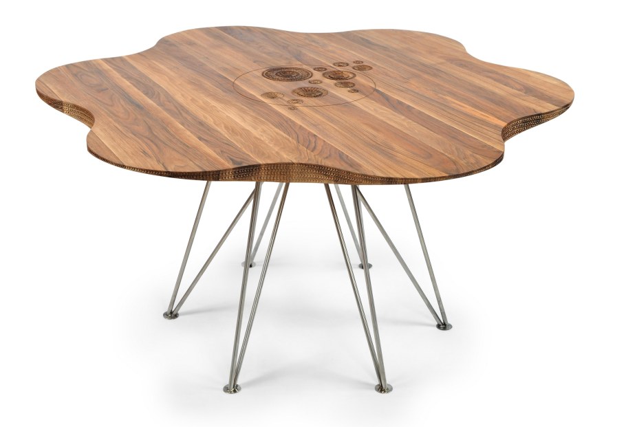 Прямоугольный стол на одной ножке