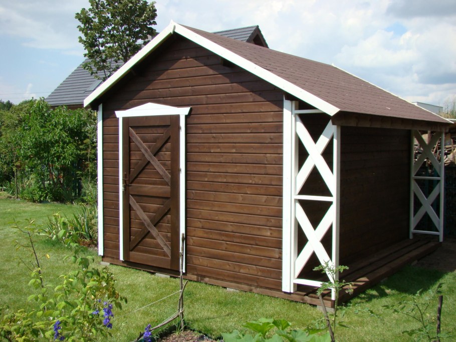 Хозблок с дровницей для дачи