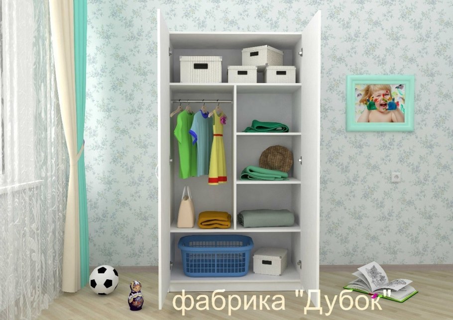 Детская одежда в шкафу
