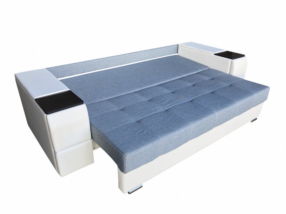 Диван старый в разложенном виде