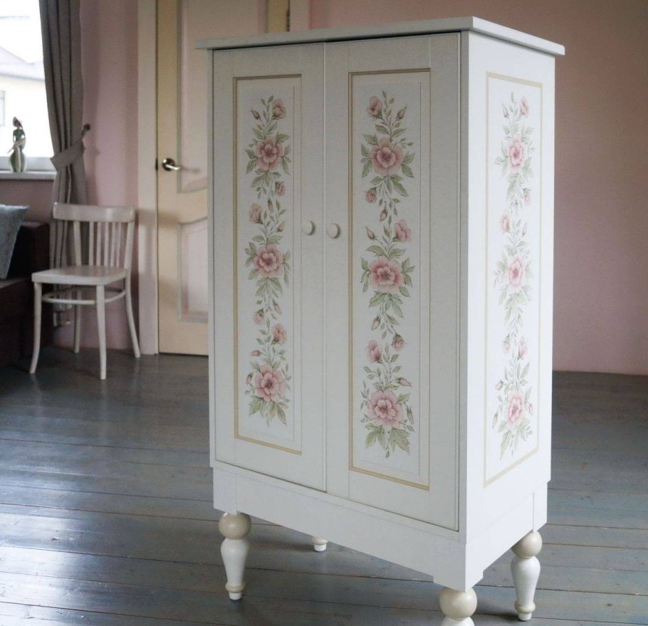 Наталья Строганова роспись мебели