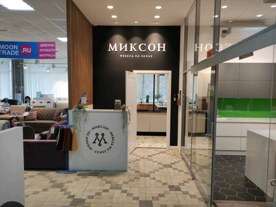 Встроенная кухня в серых тонах