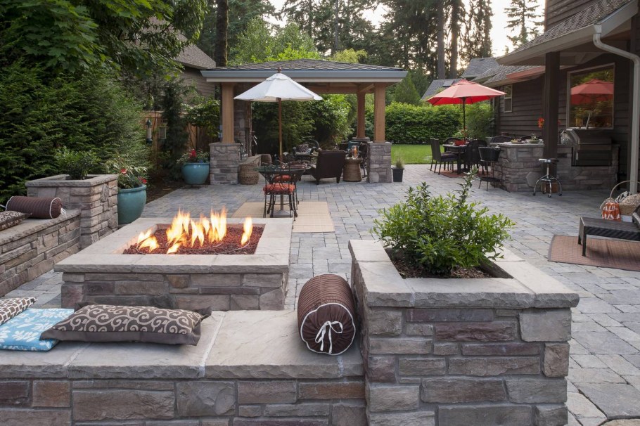 Зона патио с мангалом