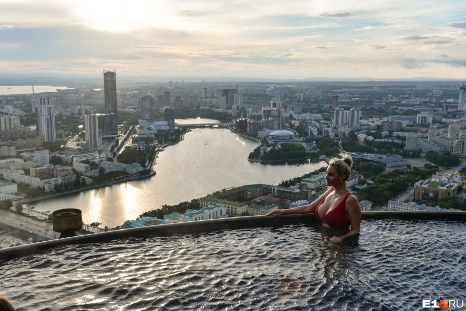 Бассейн на крыше Высоцкого Екатеринбург