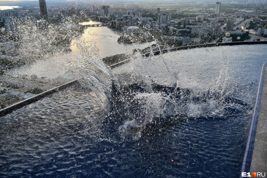 Башня Высоцкого в Екатеринбурге бассейн