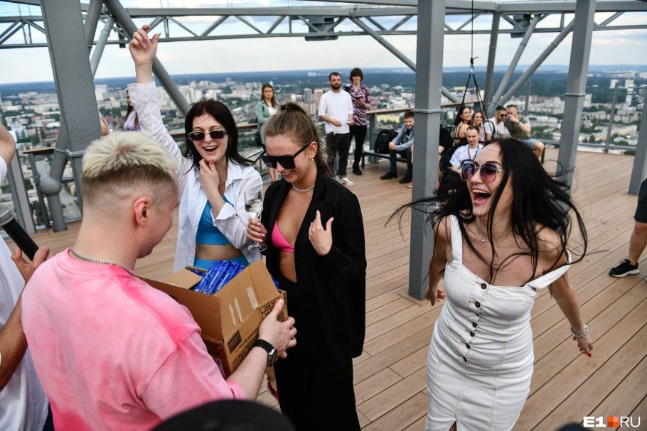 Бассейн на крыше Высоцкого Екатеринбург