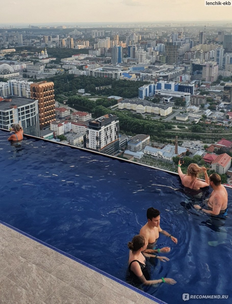 Бассейн на крыше Высоцкого Екатеринбург