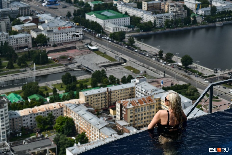 Небоскрёб Высоцкий Екатеринбург бассейн