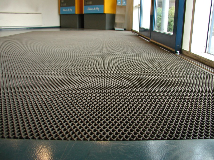 Рулонное резиновое покрытие KRAITEC Top 3мм (1,25х20м)