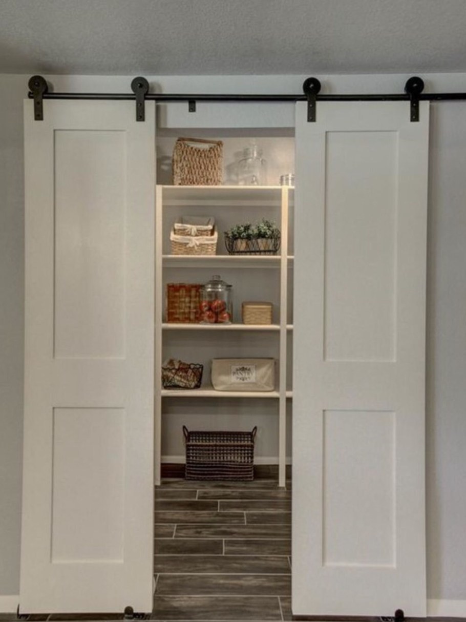 Дверь в кладовку