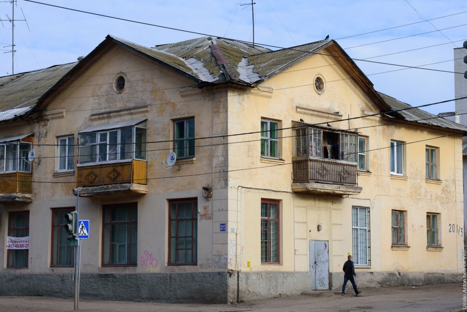 Двухэтажные деревянные дома старые