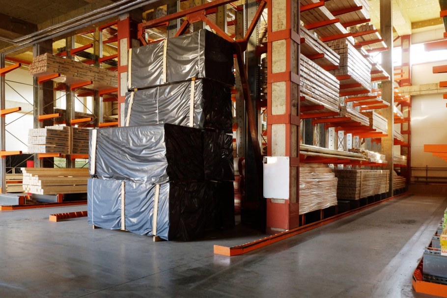 Мебель в Волоколамске в ангаре