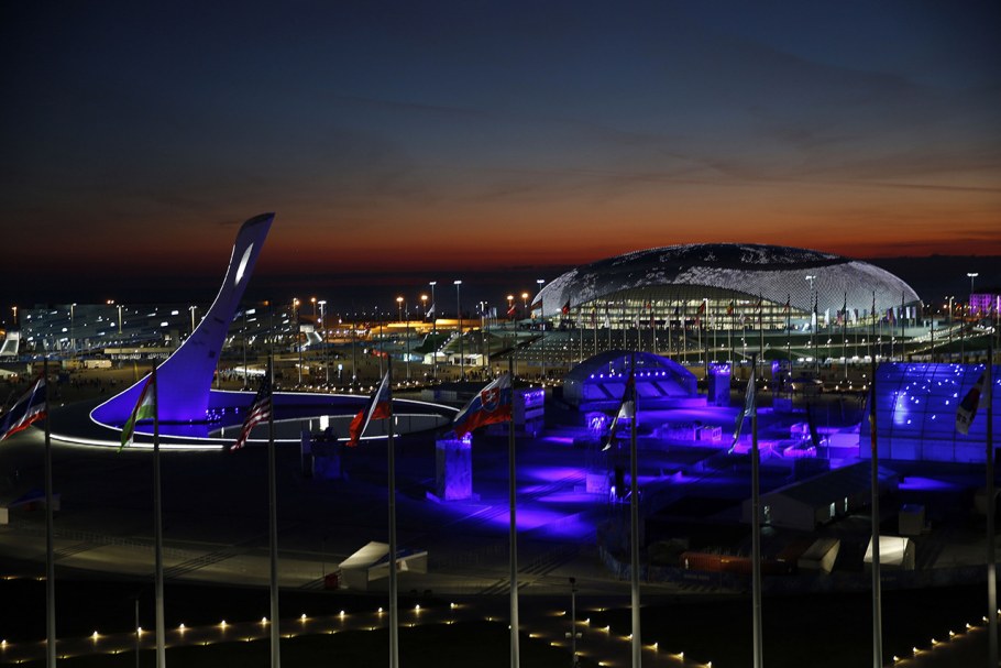 Стадион Фишт сдвижная крыша