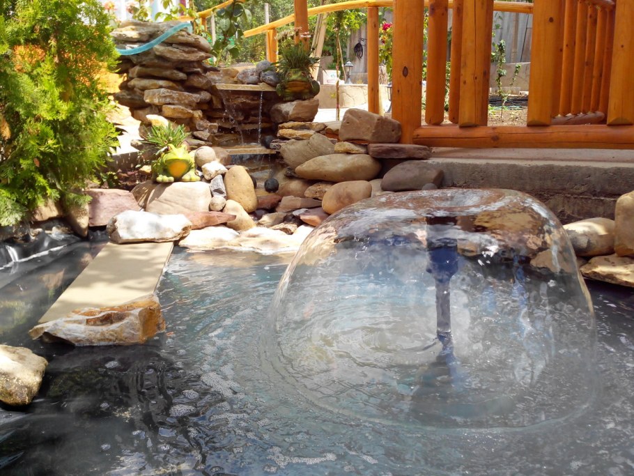 Фонтан с прудиком на участке