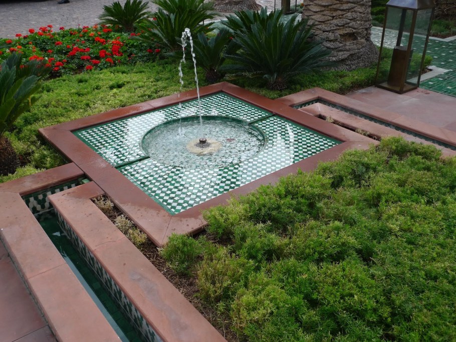 Фонтан квадратный для сада