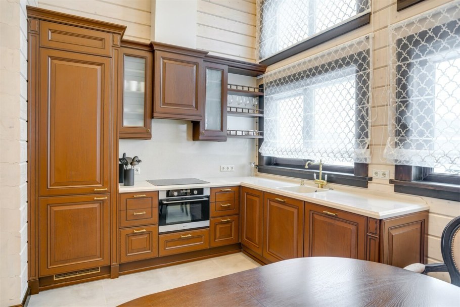 Кухня угловая радиусная с глянцевой столешницей