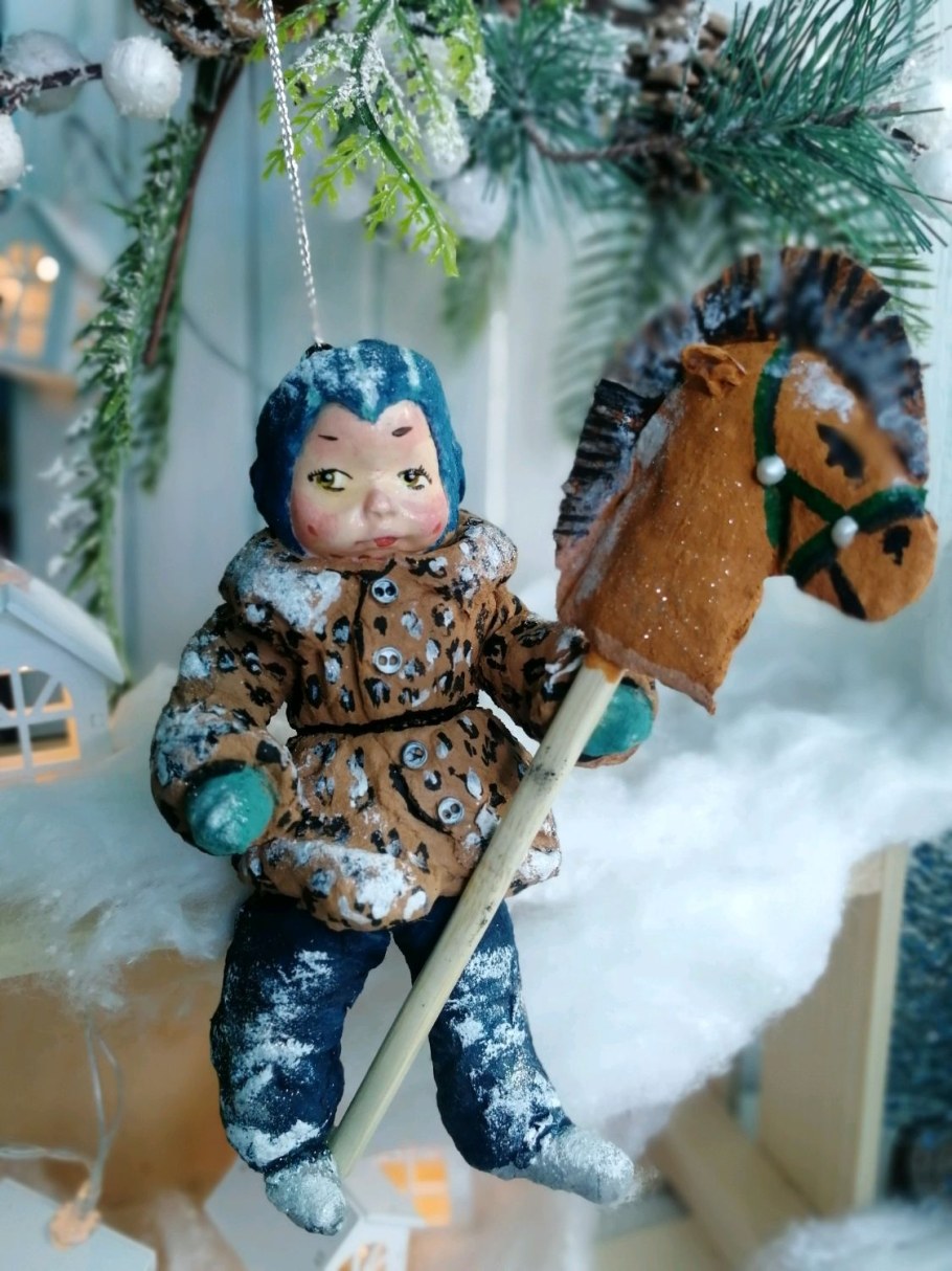 Текстильная кукла в образе кондитер