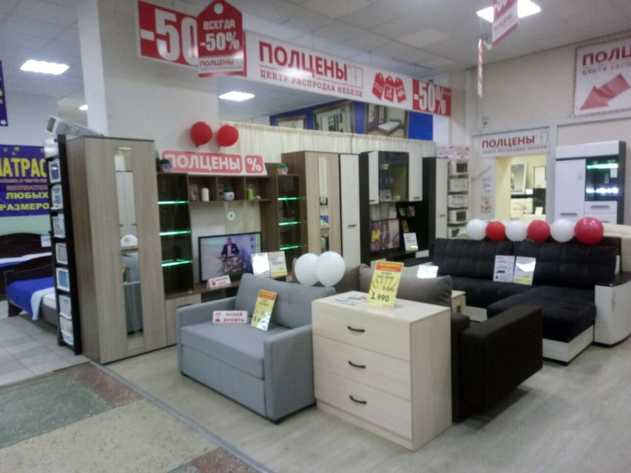 Кухня с белыми фасадами