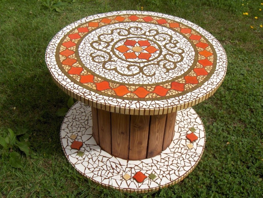 Декорирование колодца мозаикой