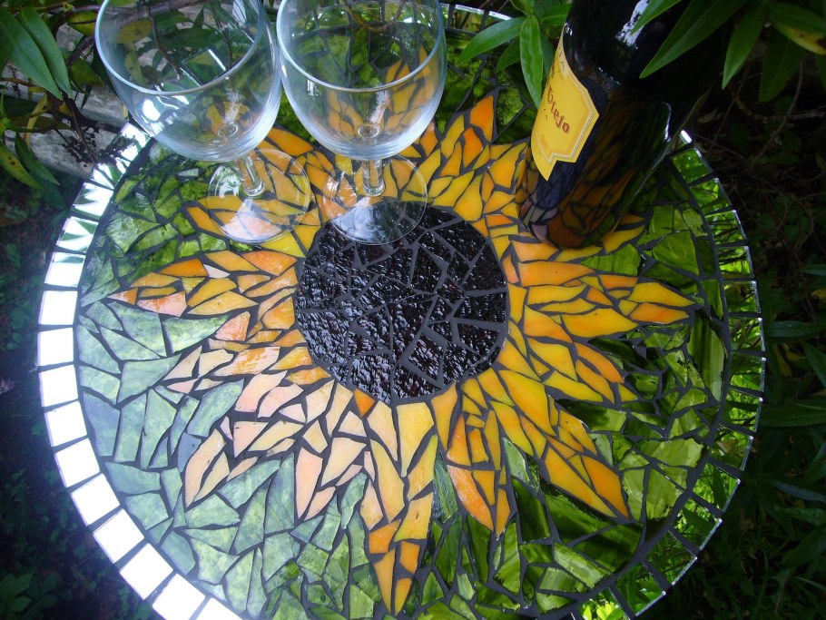 Столешница из осколков стекла