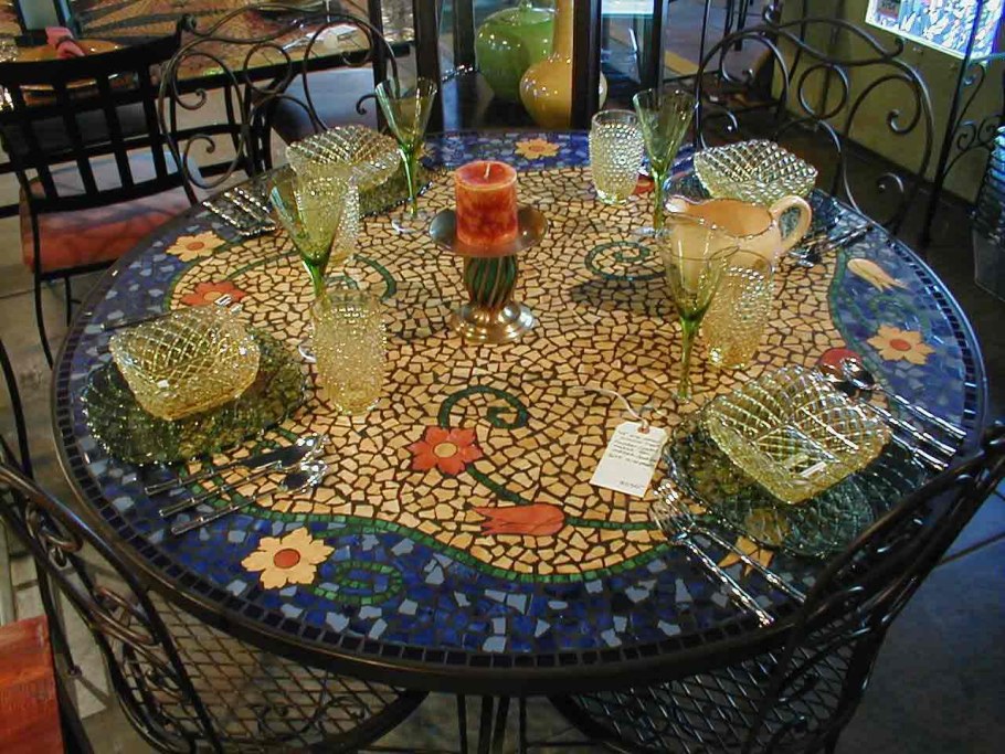 Украшение стеклянного стола