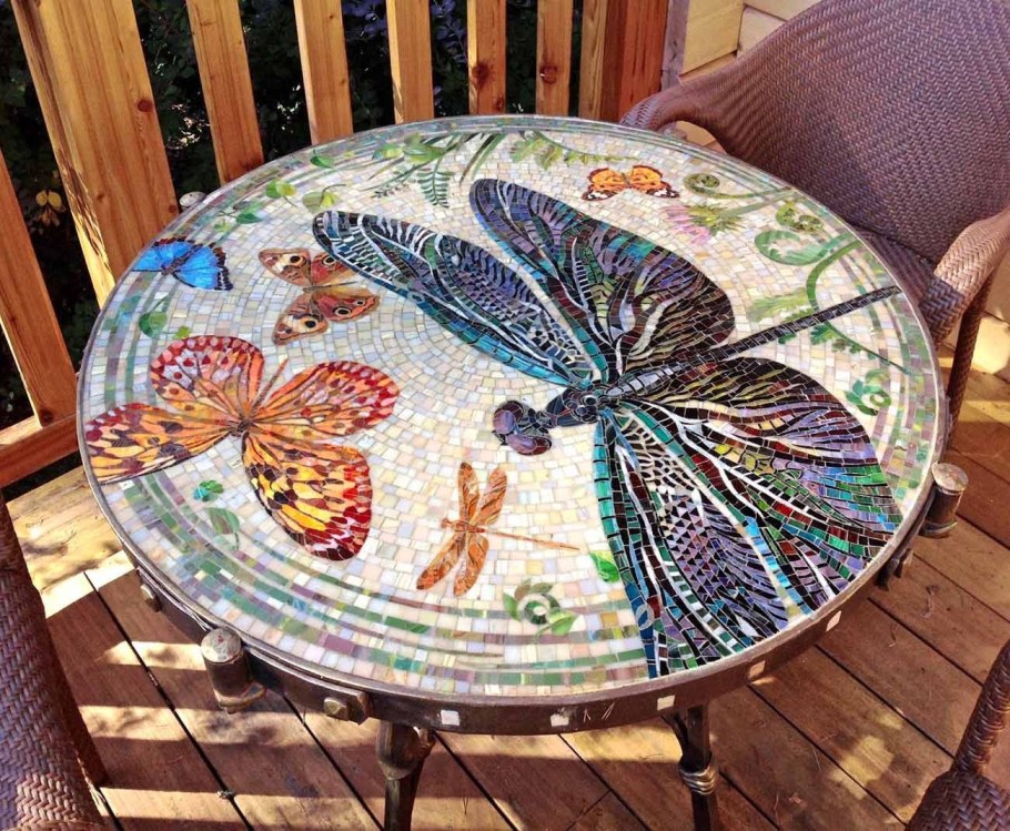 Декорируем стол мозаикой
