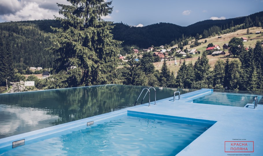 Открытый бассейн в горах красная Поляна