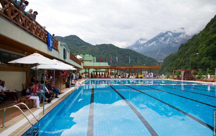Гранд отель Поляна бассейн открытый