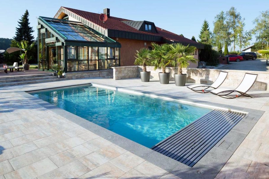 Compass Pools композит