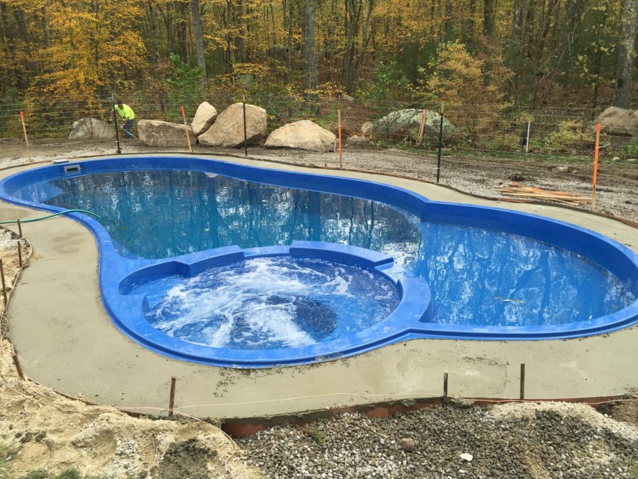 Монтаж монолитного бассейна